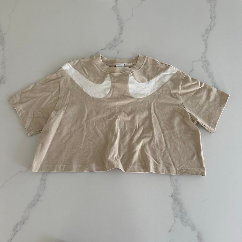 NWT Nike Boxy Crop Tshirt Size Medium